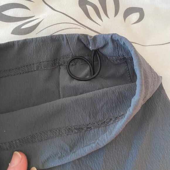 Mountain Hardwear size Women's 10/32 Gray Cargo Stretchy Hiking Outdoors Pants - Picture 8 of 11